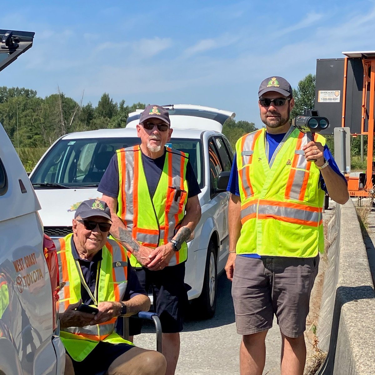 RoadSafetyKate's tweet image. This was fabulous to see today!  These volunteers are a complement of newly trained &amp;amp; seasoned ones, that were out on Lougheed Hwy in @YourMapleRidge  today to remind drivers to slow down &amp;amp; get your destination safely. Thank you #Speedwatch &amp;amp; have a good &amp;amp; safe weekend all🌞😊❤️!
