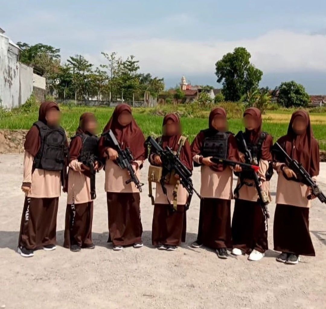 Yang baru ramai di twitter nih guys.. Komentar teman-teman bagiamana?