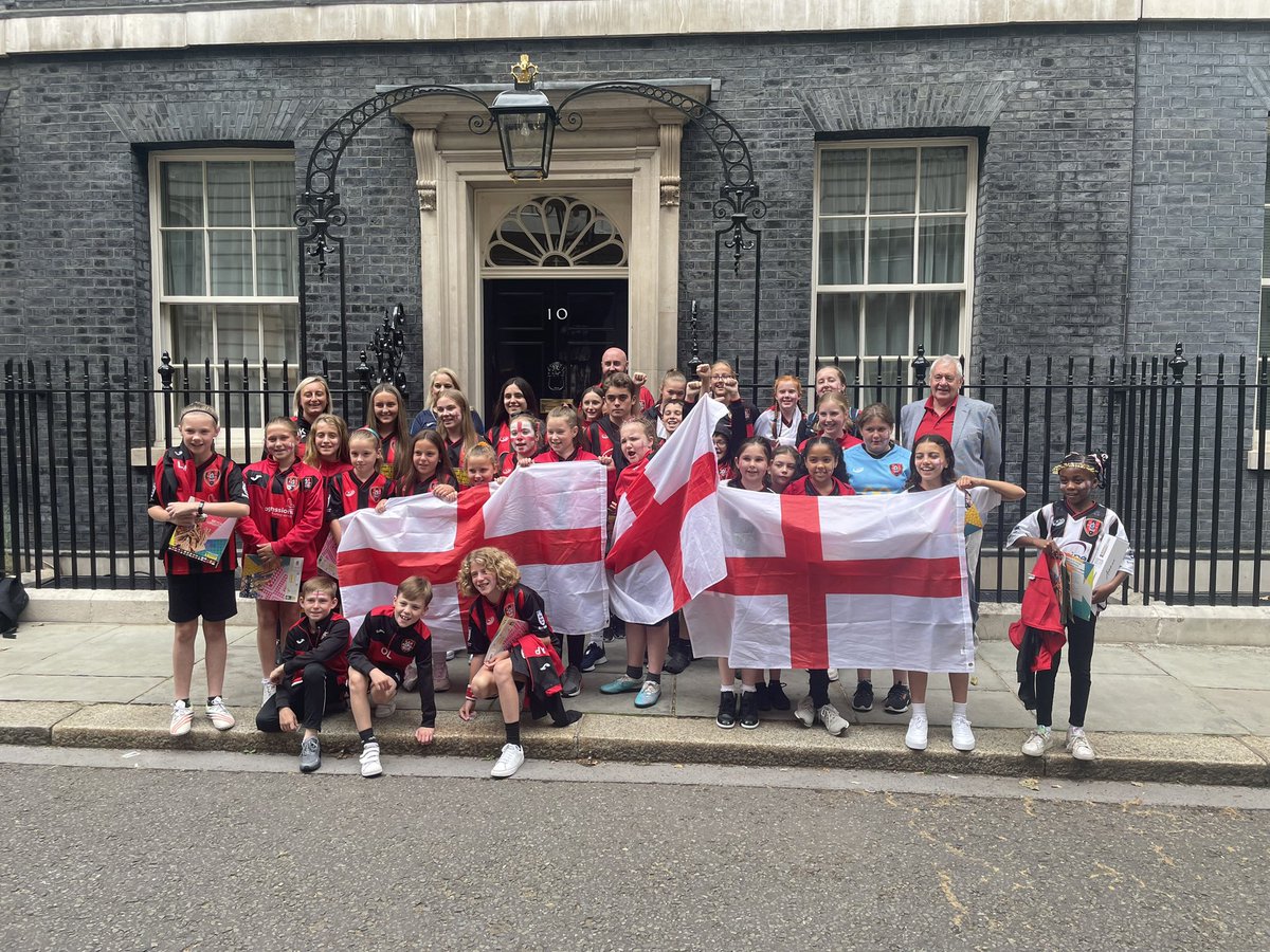 Wow 🤩 wow 🤩 wow 🤩 

What a fabulous and most memorable experience for 30 of our players to watch England Lionesses 🏴󠁧󠁢󠁥󠁮󠁧󠁿🦁 beat Denmark this morning at 10 Downing Street! <a href="/10DowningStreet/">UK Prime Minister</a> 

Thank you so much to everyone involved for making today happen! ⚽️🏹❤️🖤