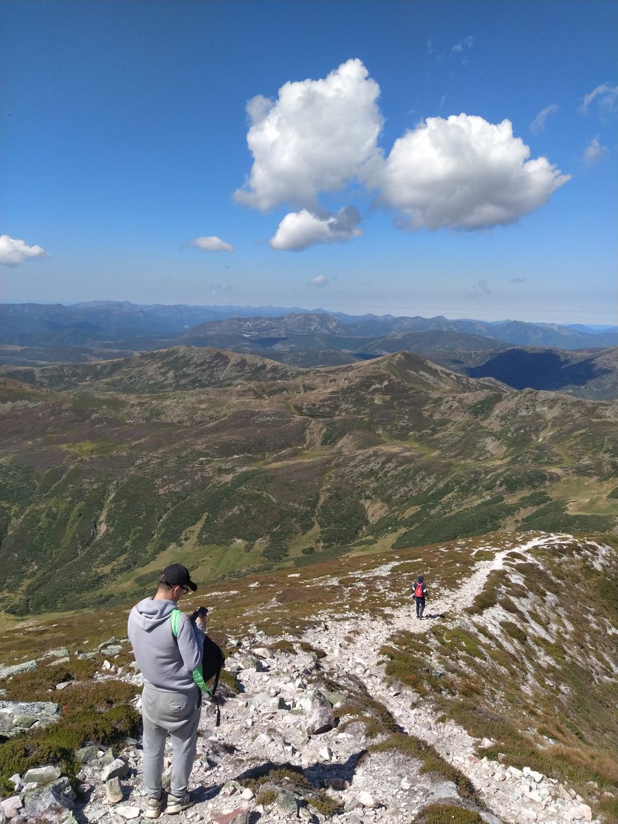 marquuiiitosss7's tweet photo. Aventuras a 2100m de altura, sin agua, sin luz, pero con mis chavales🖤 https://t.co/DjM9H0nvhC