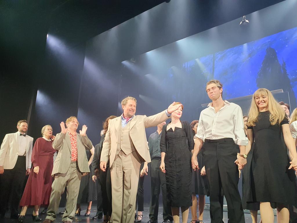 RyKas's tweet photo. Life goes on,
Love goes free.

Tonight's #Theatre trip @AspectsLoveLDN @AspectsofLove @NimaxTheatre  

Bravo @mrmichaelball @LPittPulford @coylepal @Danielledeniese  @annaunwin @rosemaryashe @michaelmatus etc! 🩷 

#AspectsOfLove @OfficialALW #Musical #London #Friday https://t.co/zYkIupWjoS