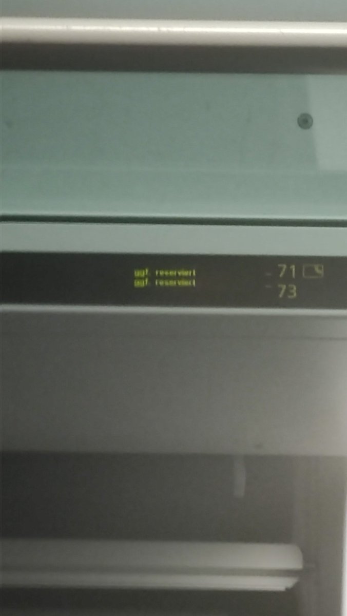 Lukaspeerfekt's tweet photo. Wenn du denkst, du hast schon alles im #RJX erlebt, kommt von irgendwo die @unsereOEBB her, 'vergisst' den Waggon, in dem du eine Sitzplatzreservierung hast und kennzeichnet einfach alle Plätze durch die Bank mit 'ggf. reserviert' 🤣🤣 Oh und über 40 Minuten Verspätung. #RJX367 https://t.co/UlJHEAcnI8