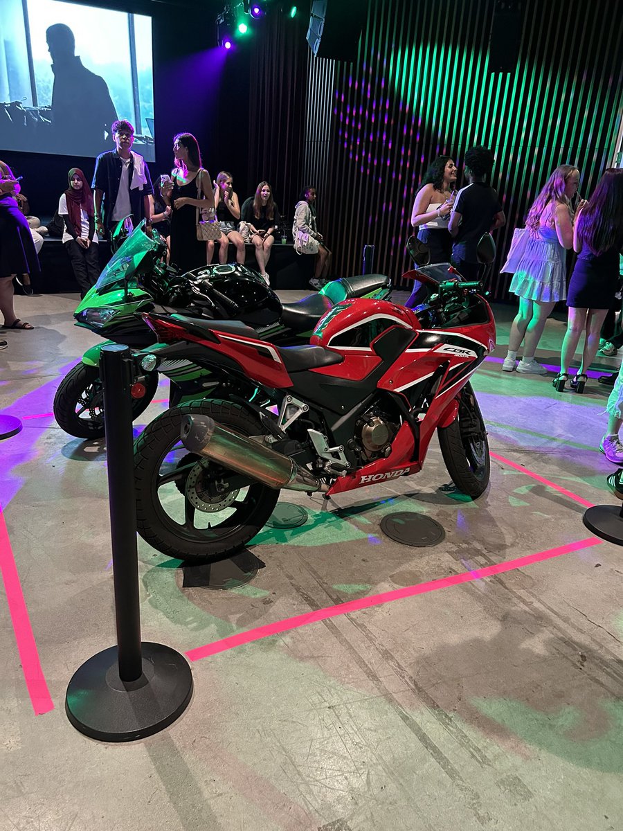 INZAYNCL's tweet photo. Más de lo que fue el Pop-Up de Love Like This en Toronto 🩷💚 https://t.co/6mcbEJDuEZ