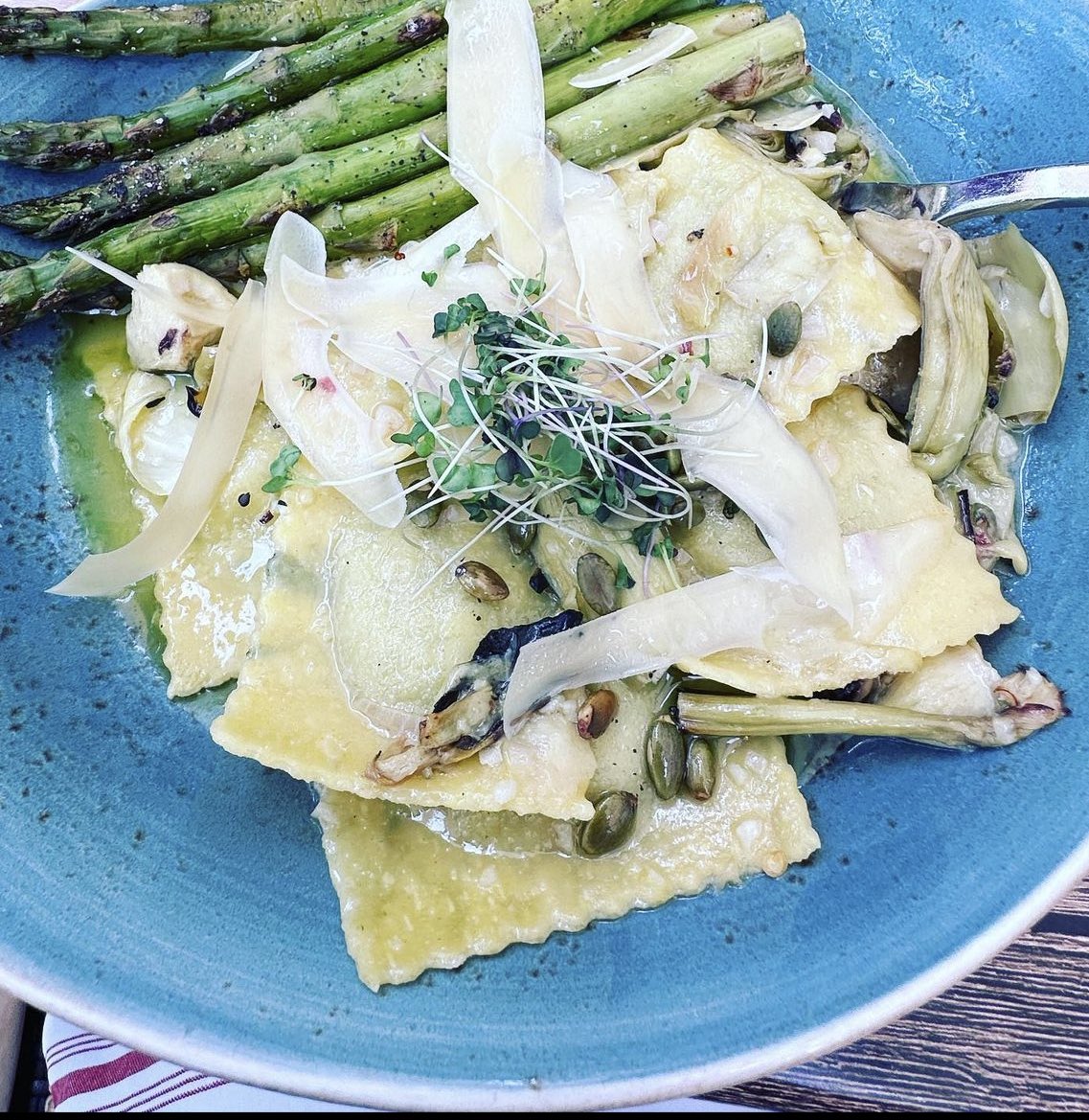 boisefork's tweet photo. Fan Favorite Moment - on the patio. Artichoke &amp; Ricotta Ravioli  •  Boise’s Ferranti Fresh ravioli pillows, chopped marinated artichoke hearts, lemon infused olive oil, toasted pepitas, fresh grated parmesan &amp; fresh herb oil. #LoyalToLocal 
📸 @ddmoon https://t.co/0JWitLBMEi