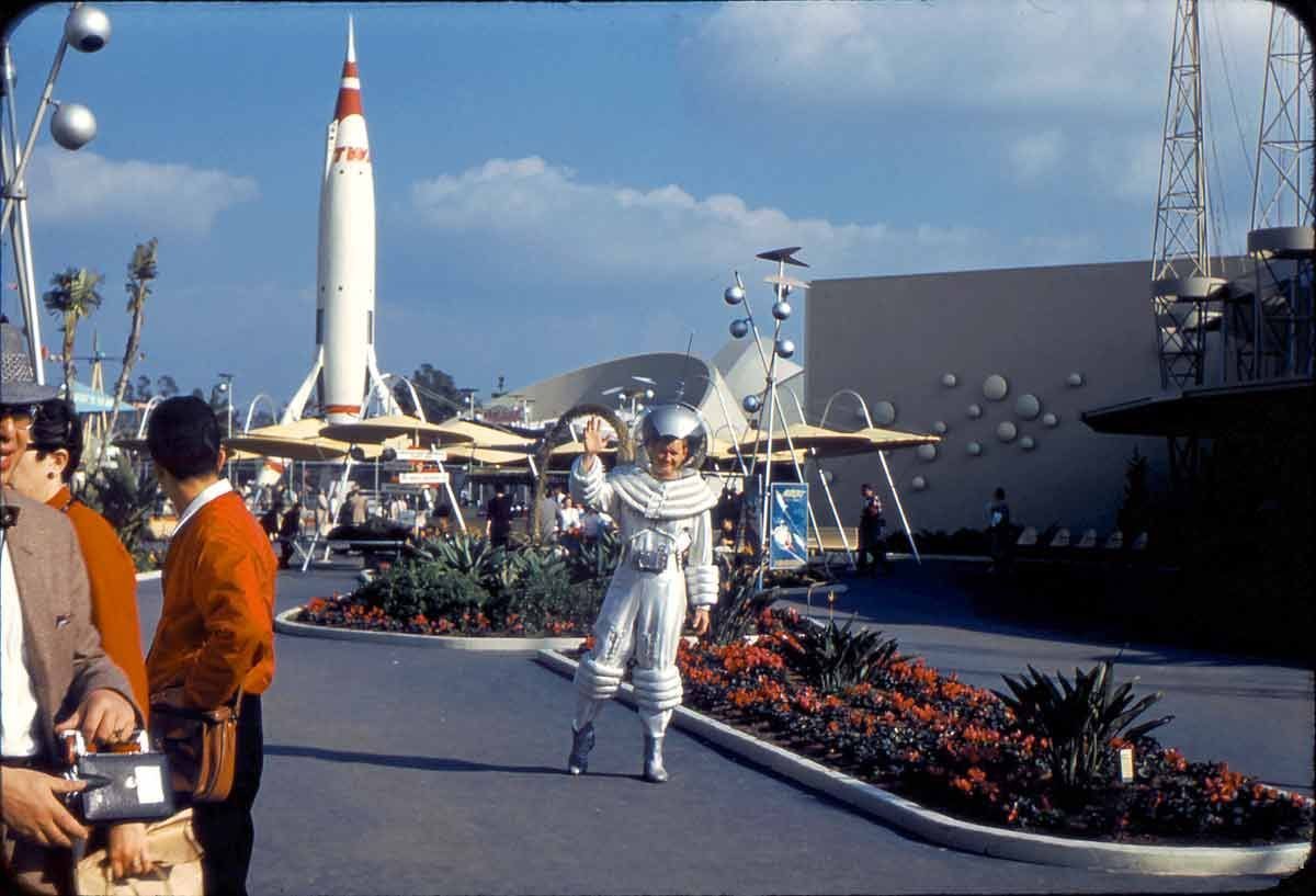 Tomorrowland Spaceman adventurelandia.tumblr.com/post/724129252…