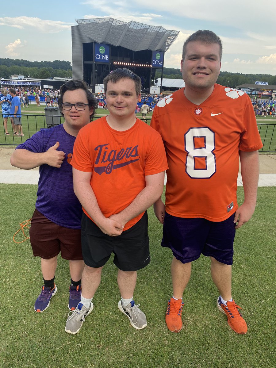 bi11mackey's tweet photo. ClemsonLIFE guys getting ready to jam with @bigtimerush #CGETOUR2023
#clemsonlife @ClemsonLIFE @clemsonlife1 https://t.co/cfAgQYKcd7