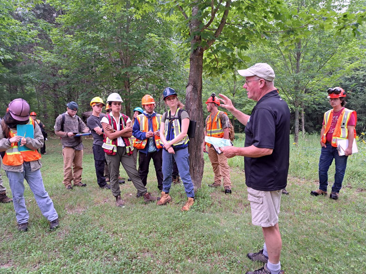 ontariowoodlot's tweet photo. The woodlot & sugarbush of OWA Member Ray Bonenberg served as our Week 3 field site for the Land Stewardship Course. Ray was in fine form as always!
#OWA #algonquincollege #OMSPA #maplesyrup #sweetontario #forest #stewardship #sustainability #conservation #ontariowoodlot #FSC https://t.co/bRFguPETmy