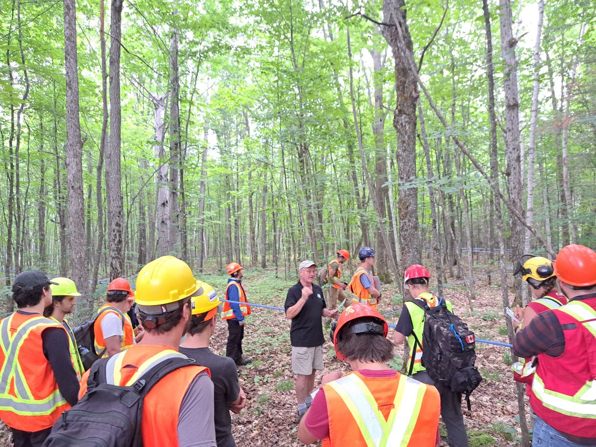 ontariowoodlot's tweet photo. The woodlot & sugarbush of OWA Member Ray Bonenberg served as our Week 3 field site for the Land Stewardship Course. Ray was in fine form as always!
#OWA #algonquincollege #OMSPA #maplesyrup #sweetontario #forest #stewardship #sustainability #conservation #ontariowoodlot #FSC https://t.co/bRFguPETmy