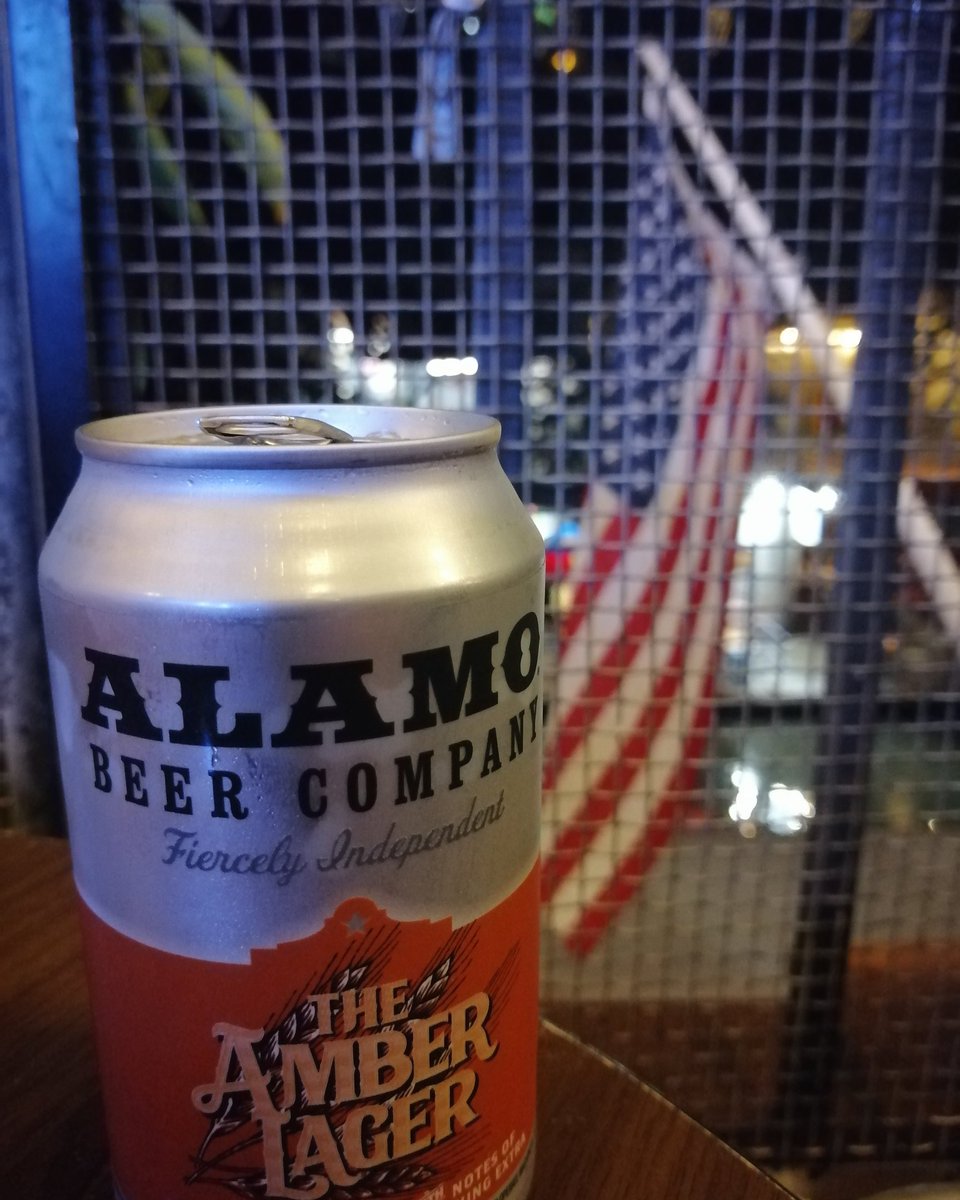 poyo_pino's tweet photo. Porque es #beviernes y...
Cerveza lager americana estilo vienés; color ámbar, notas a caramelo y cítricos, amargor controlado y equilibrado. Se dice que es muy similar a la que bebían aquellos defensores de El Álamo, Texas.
#Beer #SanAntonio #beertime #cervezaartesanal #USAbeer https://t.co/0j5KLYYewo