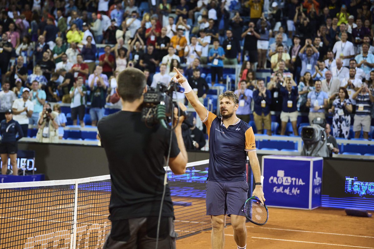 stanwawrinka's tweet photo. Umag by night 🌒🙋🏻‍♂️🎾💥🎶🙏🏻🇭🇷🫶🏻
#match #atmosphere #appreciate #love #hardwork #trusttheprocess https://t.co/tPLJbE2fgN