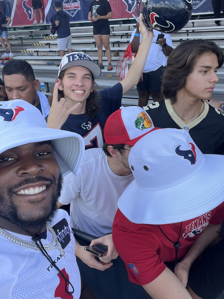 Stroud4MVP's tweet photo. New Pinned since i’ve met some more of my favorite Texans 😊 https://t.co/Cj0sFAoccN