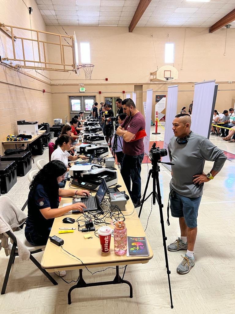 Lferrersilva's tweet photo. Gran jornada móvil de @ConsulmexSac en Anderson, CA. con ventanillas de salud y asistencia financiera. Agradecemos cálida recepción de líderes comunitarios que nos apoyaron para venir a esta comunidad al norte de CA. #DGSC #IME_SRE https://t.co/BJw2fUBsxl