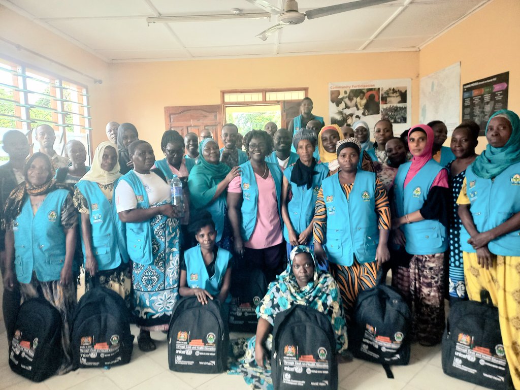 bakari_mganga's tweet photo. As a Community Health Volunteer, Am Happy To Be Part Of The Nutrition Improvement Through Cash And Health Education(NICHE) Training Program.
Now We Are Ready To Serve The Community.
#NICHEKenya
#UNICEF
#WorldVision
#KilifiCountyGoverment
#ForeignCommonWealthAndDevelopmentOffice https://t.co/w6pS2yxn66