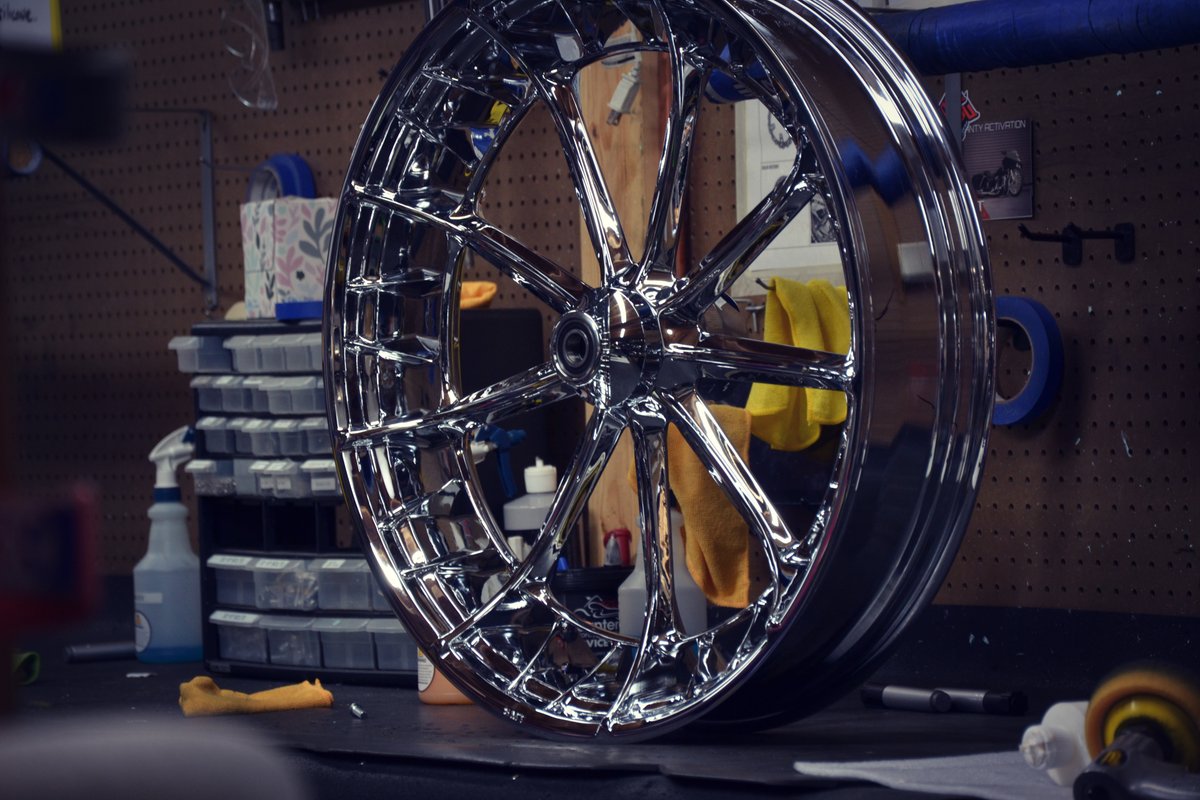 Smt_MachiningCo's tweet photo. This one is mind-blowing! 26x5.5 FAT 3D PS7! Remember...theres only one place for 3D wheels...SMT
#smtwheels #smtmachining #ridewiththebest #topshelf #harley #3dkings #fattirebagger #canttouchthis https://t.co/HeLD9DdvXR