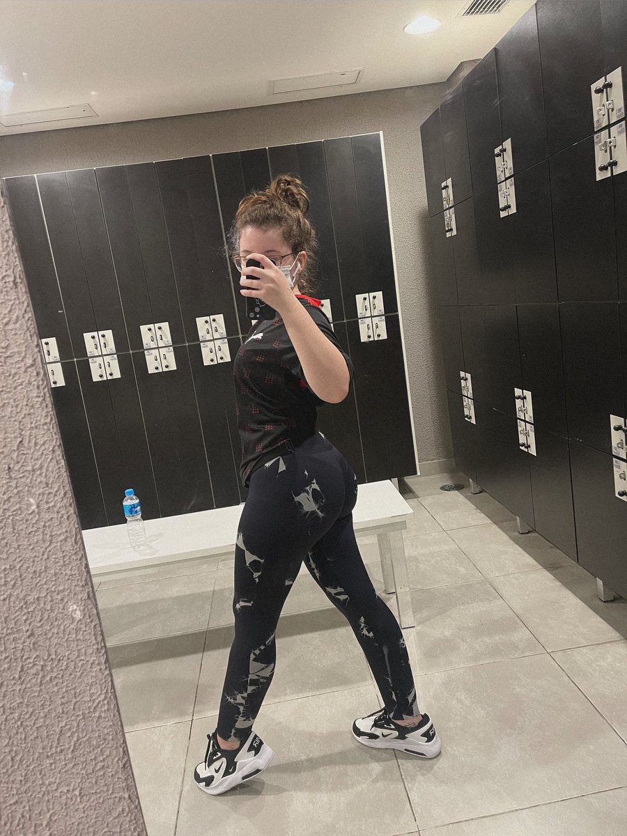 julih tweet media