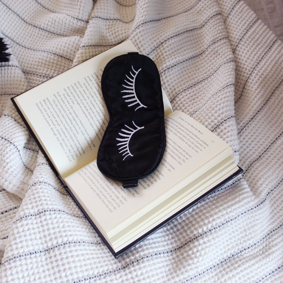 murchisonhume's tweet image. ✨ Refresh your sanctuary with the invigorating scent of natural Mandarin oil! 🍊🌿 Our Room &amp;amp; Linen Spray transforms your bedroom into a peaceful oasis – the perfect setting for relaxation and serenity. 💤✨ Experience the power of nature! 🌱 #NaturalHome #Mand...