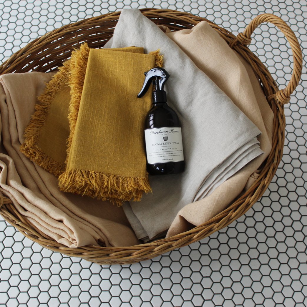 murchisonhume's tweet image. ✨ Refresh your sanctuary with the invigorating scent of natural Mandarin oil! 🍊🌿 Our Room &amp;amp; Linen Spray transforms your bedroom into a peaceful oasis – the perfect setting for relaxation and serenity. 💤✨ Experience the power of nature! 🌱 #NaturalHome #Mand...