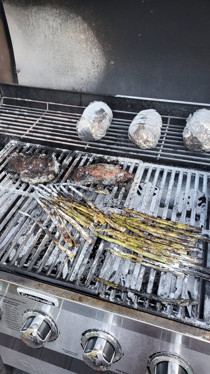bvcarrano's tweet photo. @Cuisinart grill really did a number on these steaks. 2nd time this has happened... grease dripped down on the burner, stayed there, and just spread. Turned gas off as soon as I saw flames inside... it was too late though. https://t.co/kvKz9Rvris