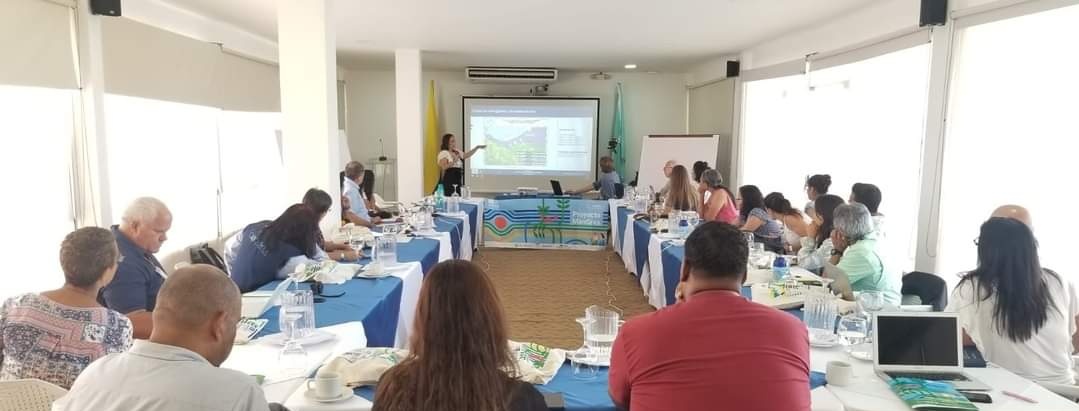 MAE_Zonal6's tweet photo. En reunión del proyecto #ManRes - Restauración de manglares; soluciones basadas en la Naturaleza con Reservas de Biosferas de América Latina, Silvio Cabrera, técnico del MAATE expuso: "La zona de Manglar, como Área Núcleo de la Biosfera #MacizoDelCajas y alternativas de gestión" https://t.co/1PPI35EIKw