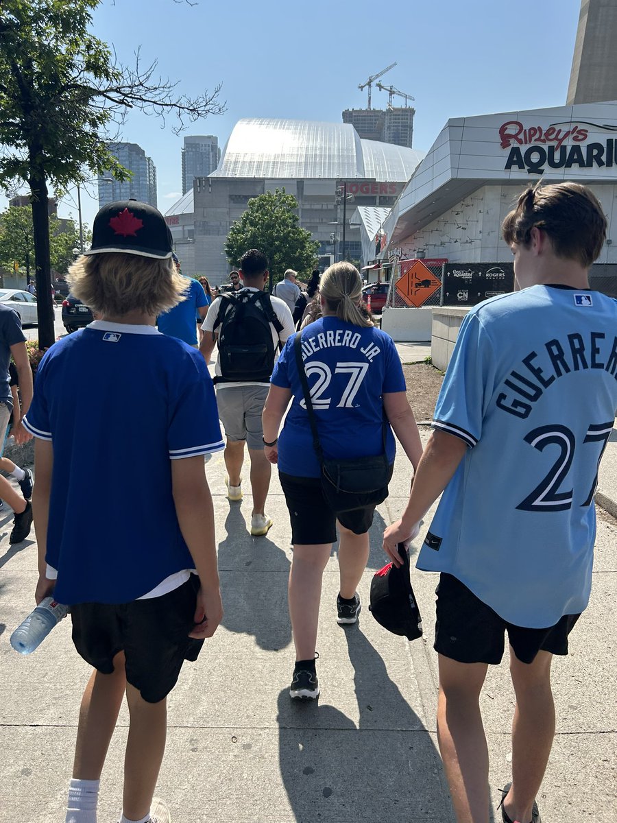 realbridgey77's tweet photo. Time of first pitch 7:09. @BlueJays #NextLevel https://t.co/0X2KQpeiVE