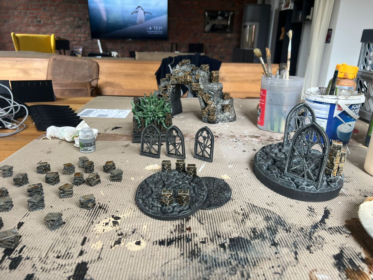 DinoshopNerds's tweet photo. Uuuund neben den Figuren haben wir auch ein paar Teile des P&amp;P-Sets gedruckt und gepaintet.🥰
#esoHorde
#WildeHORDE 
#GronkhTV 
@Keksbikini 
@MarcoPennazzato https://t.co/eW5nIZTbVY