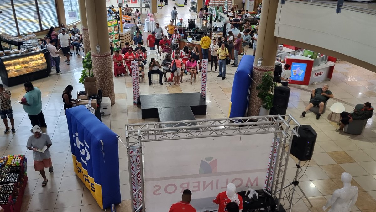 cdsvidaoficial's tweet photo. El Rojo 🏝️ ya está en Mall Uniplaza La Ceiba 💯
Acompáñanos en la presentación de la nueva piel 👕
#VidaDXVida #NuevaPiel #FamiliaCocotera https://t.co/ZveBpCCiUO