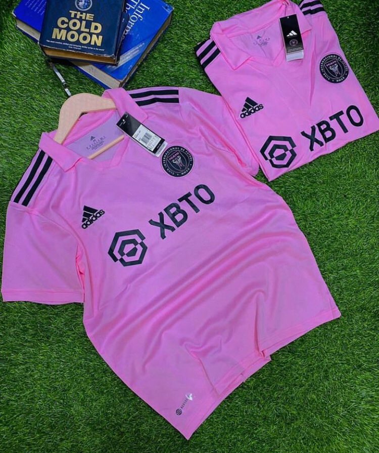Ahmadlefty1's tweet photo. We sells and customize JERSEYS  
@LEFTYS JERSEY PLUG 🔌 

Fan version 6k
Customizing 1k per name and 1k per number 

Dm for serious business 
Nationwide delivery 
Within 3 days max 
WhatsApp: 08105446993 https://t.co/3294qofbmr