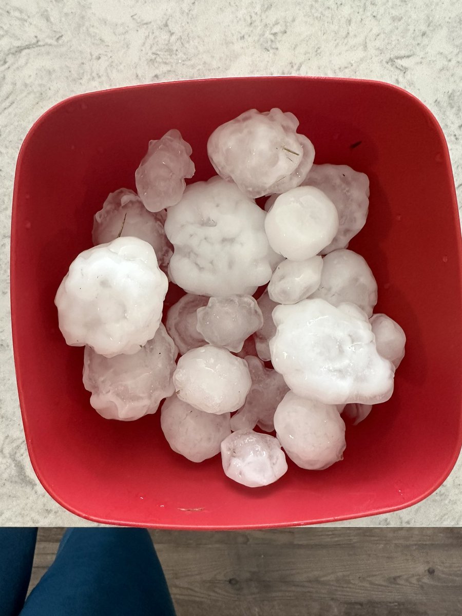 cailananne's tweet photo. @NWSOmaha 192nd and Maple! https://t.co/L5LkDodDuf