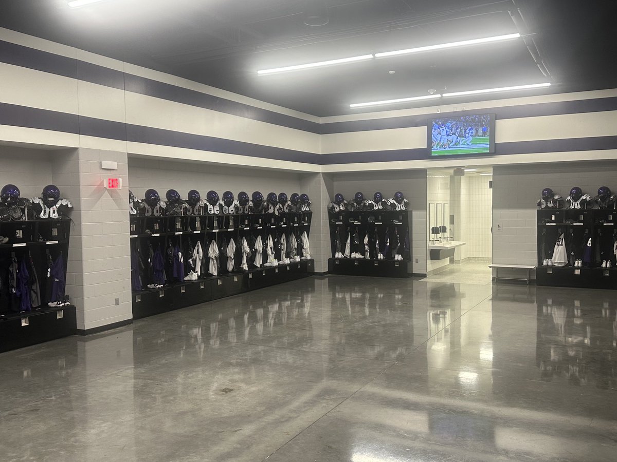 This will be the nicest this locker room will look all year long! No 🧢