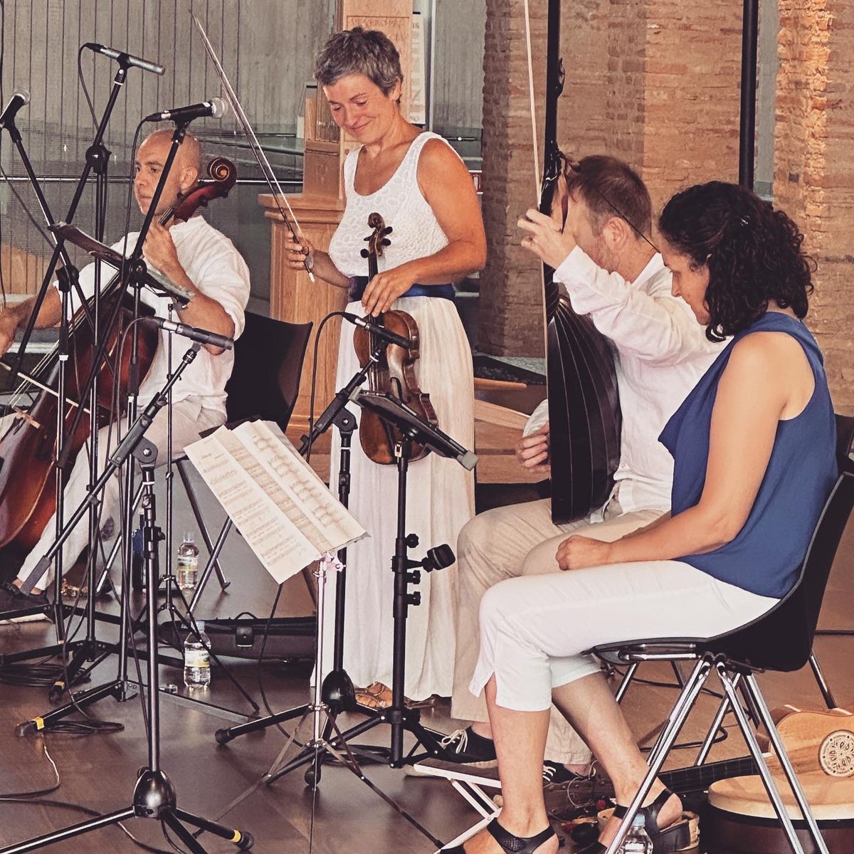 #CVLTVRO #CONCIERTOS | 🎻 🌅 Tarde maravillosa en la #VillaRomanaLaOlmeda disfrutando de #IlParnassoMusicale con su ‘Canto de Sirenas’. Músicas refrescantes del Mediterráneo y del Atlántico #músicaantigua
🤩 ¡Nos alegra que os haya gustado tanto! #VillaRomana #LaOlmeda