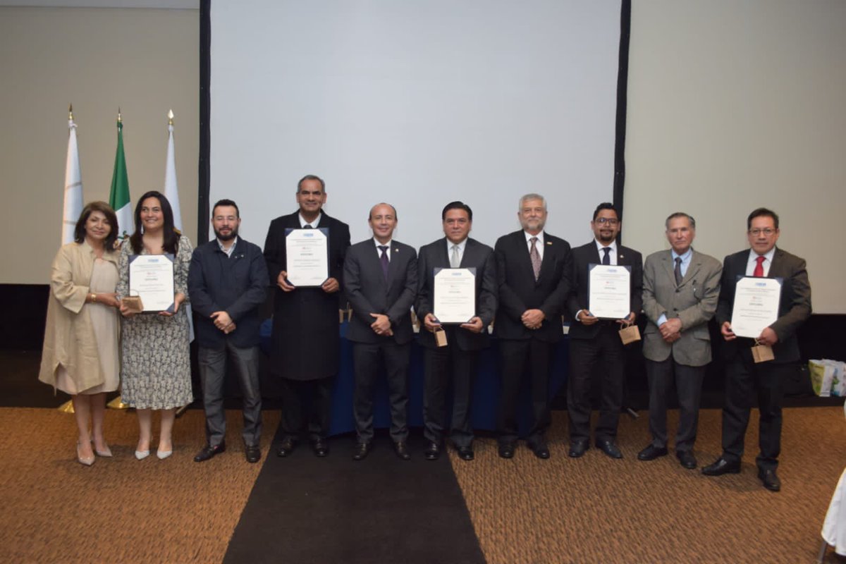 maununezmx's tweet photo. #DIFOSO || 👨🏼🎓 Diplomado de Formación Social by #USEM Valle de Toluca misión cumplida 👨🏼🎓
Con mucho gusto nos graduamos esta semana del DIFOSO, un programa de liderazgo empresarial que como lo escuchaba de otros “te transforma la vida en favor de tu persona y de tu empresa en su contexto interno y externo, poniendo al centro a las personas” , HOY ya lo puedo decir.
Gracias infinitas a mi amiga Pdta @NormaFloresB por motivarme a tomarlo y estar siempre presente, a mis compañeros y expositores grandes personas que salimos con el chip renovado, un lujo el haber estado juntos en esta aventura y conocer de sus grandes organizaciones.
“Empresas altamente productivas, plenamente humanas, socialmente responsables”
Soy @GrupoCETI, a darle ! 🤟🏽 Arre ..