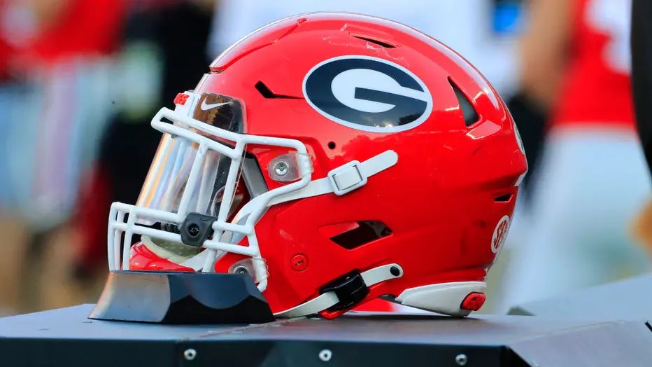 Willia3Laderion's tweet photo. After a great day at camp I am beyond blessed🙏 to receive a 🅾️ffer from the university of Georgia #GoDawgs @TrenchAcademy @CoachJTW @1coachTLindley @recruitDCHS @ChadSimmons_ @247Sports @On3Recruits https://t.co/N2EF5iFfBD