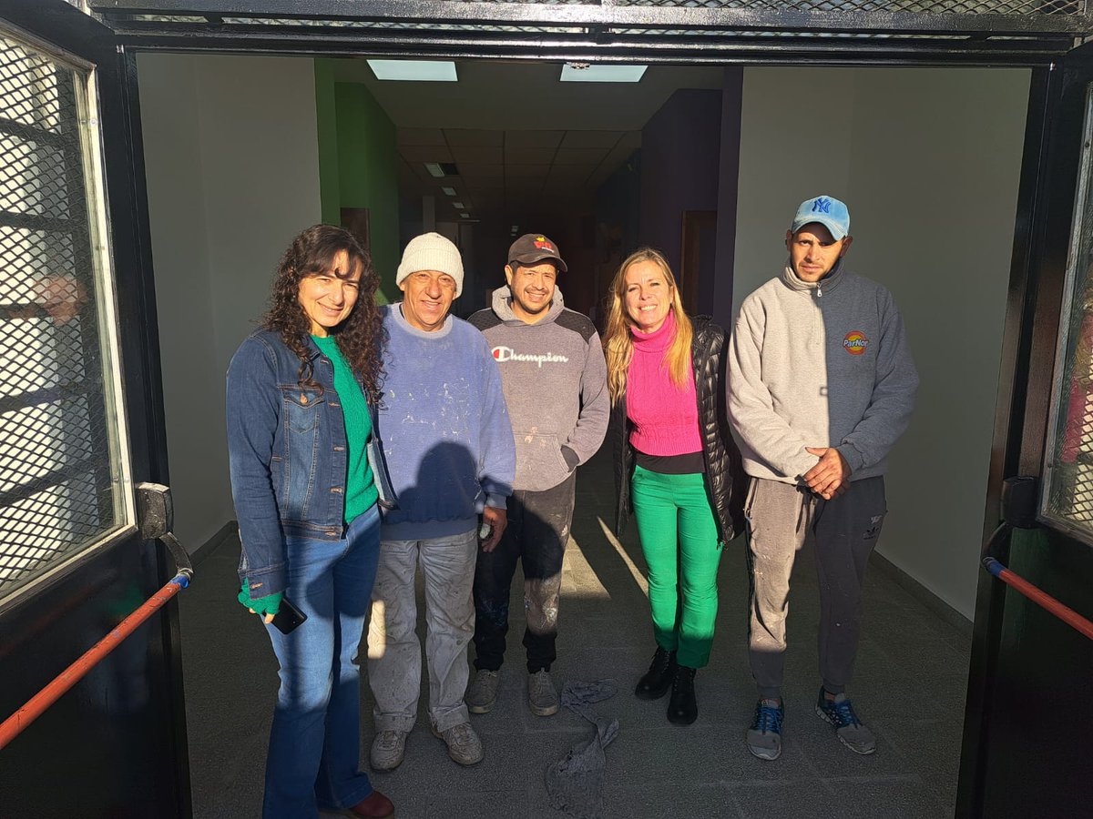 SutebaEchev's tweet photo. Junto al Pte del Consejo Escolar David De Lio y los Inspectores Pablo Bruzzoni y Armando Burgos recorrimos la obra de baños en la PP 9 y también el nuevo edificio de la Sec 26, hoy recorrimos las obras del JD 931 y en conjunto con el presidente del Consejo Escolar la PP 30. https://t.co/3bJypzEmiu
