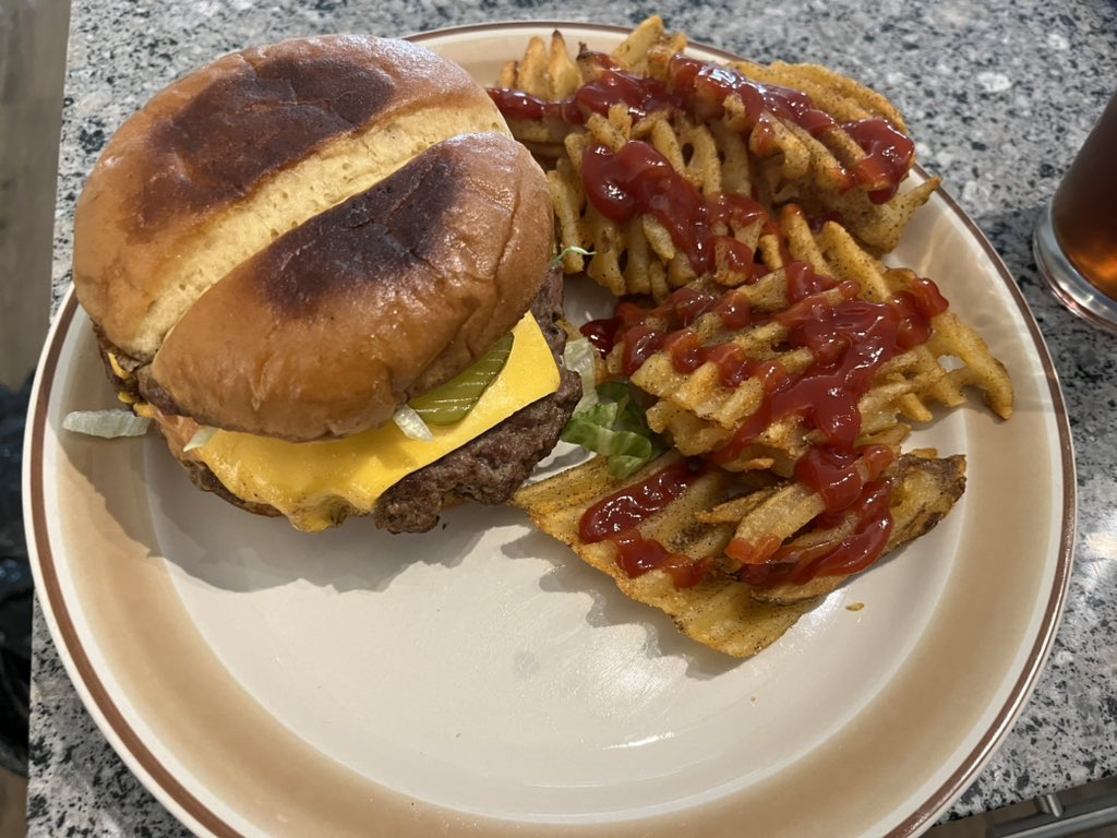 CoachAHughes1's tweet photo. It was a homemade smash burger kind of night 🍔 https://t.co/KWxMWmJm2n