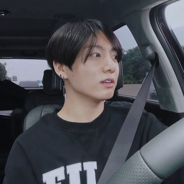 jbellingoal's tweet photo. #jikookau • running over love • onde: 

Park Jimin é atropelado enquanto ia para uma entrevista de emprego.

ou

Jeon Jungkook acaba se envolvendo em um acidente de trânsito e se atrasa para o trabalho. https://t.co/8BfLf5CJOS