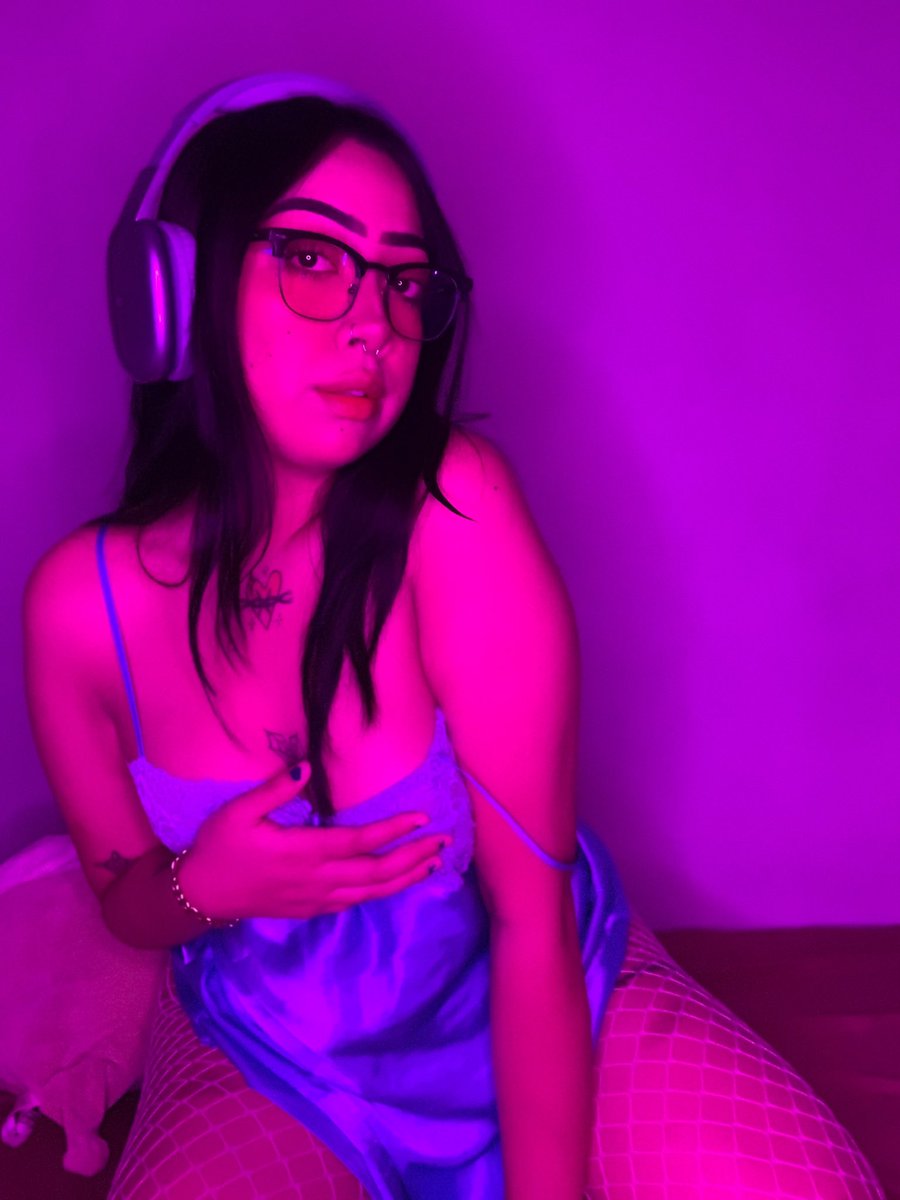 catt_lilith's tweet photo. https://t.co/GkWvxluy0z 🩵🤍🔥 #lesbian #bisexual #sex #webcam https://t.co/G4OYE09ypT