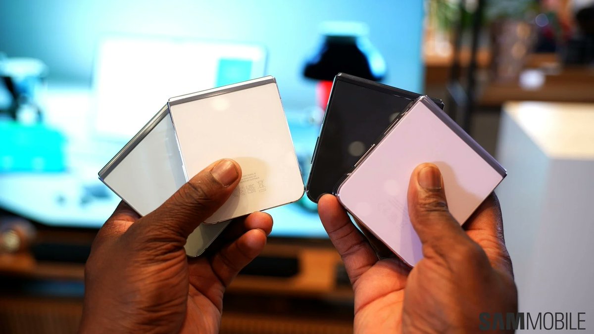 Rebinibrahim_'s tweet image. Samsung expects 50% jump in its foldable phone sales this year..