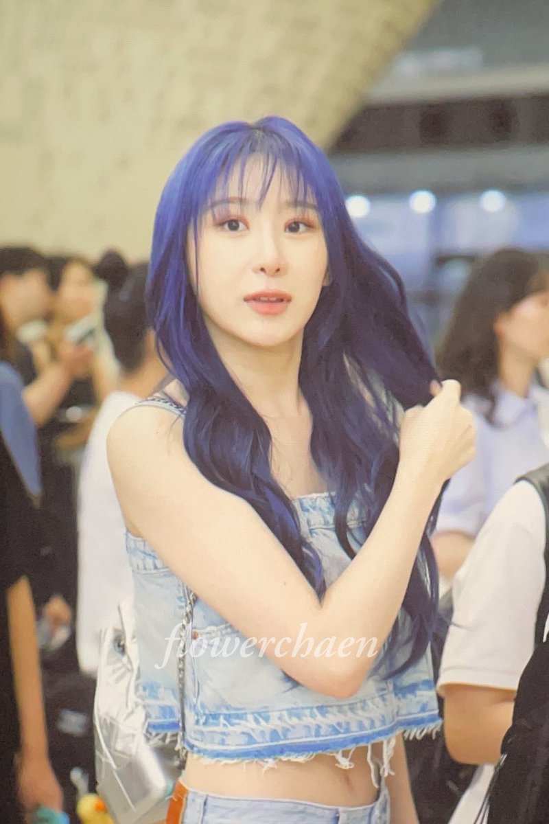 flowerchaen's tweet photo. 230729 출국 프리뷰 이채연

김포공항에 ✨국민여신님 등장✨

#이채연 #leechaeyeon #knock
#이채연_이제깨어knock https://t.co/0vRn9E6T2M