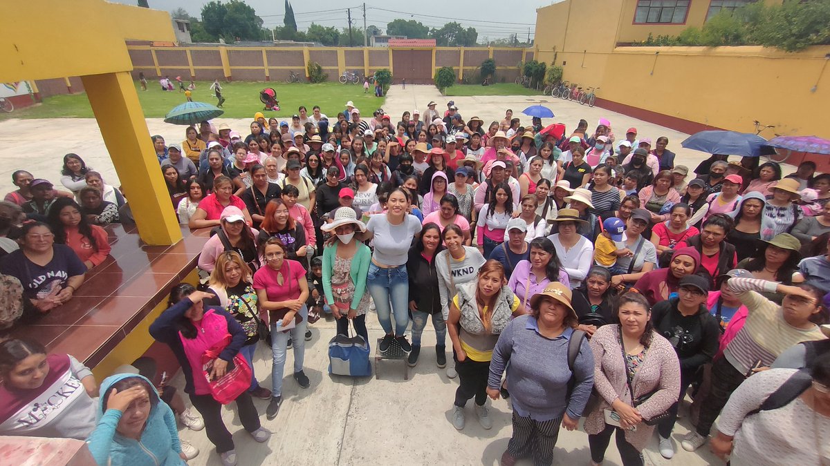 MarielLoOpez16's tweet photo. Hoy saludamos con mucho gusto a todas las amigas de #SanPabloAtlazalpan #Huitzilzingo #TresMarias equipo de @alfredodelmazo en el Municipio de #Chalco #Distrito1 https://t.co/H0uTGcVAUQ