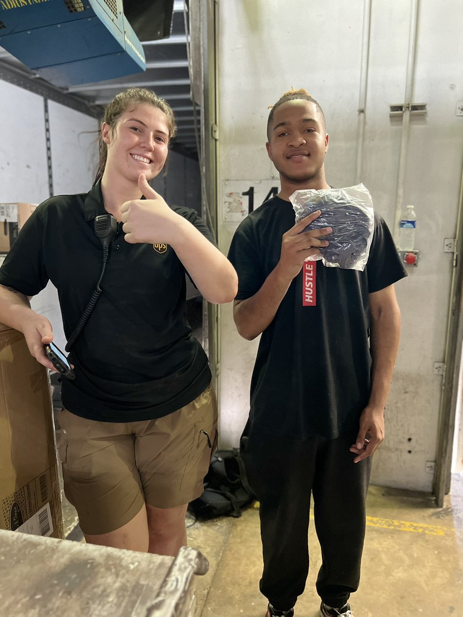 Recognizing <a href="/UPSers/">UPSers</a> Savughn Cooper for doing an outstanding job not just in the load but in the unload as well! He is a go getter and everyone wants him! Thank you so much for everything you do for <a href="/UPS/">UPS</a> <a href="/bigtymer504/">E.J.⚜</a> #DeliverWhatMatters