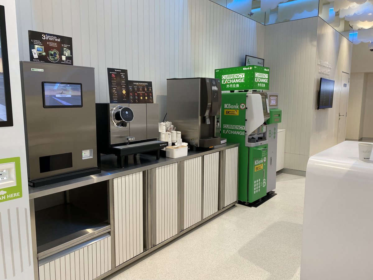 chinnieruby's tweet image. ใครมาสนามบินก่อนเวลาไม่รู้ทำอะไร แวะเข้า K Point Klub ของ KBank โอเคเลยนะ คนน้อย มีขนม มีน้ำให้กิน ชาตแบตได้ด้วย นั่งชิลๆ แค่แลก K Point 1,500 คะแนน = 150 บาท เลือกขนมน้ำอะไรก็ได้ 2 อย่าง #KPoint #KPLUS