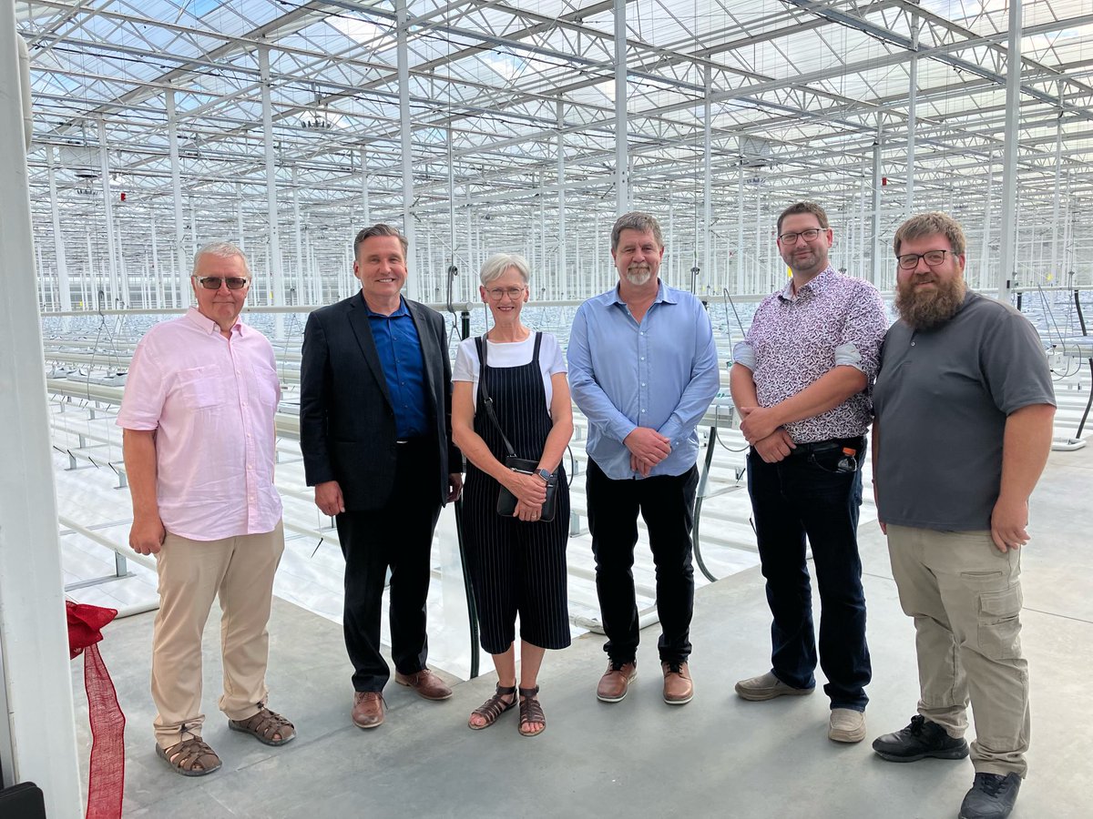 Great day for Dauphin on the grand opening of their new Commercial Greenhouse - the first in the province. Congratulations to Vermillion Growers for investing in our great province of Manitoba.  

#mbpoli #manitoba