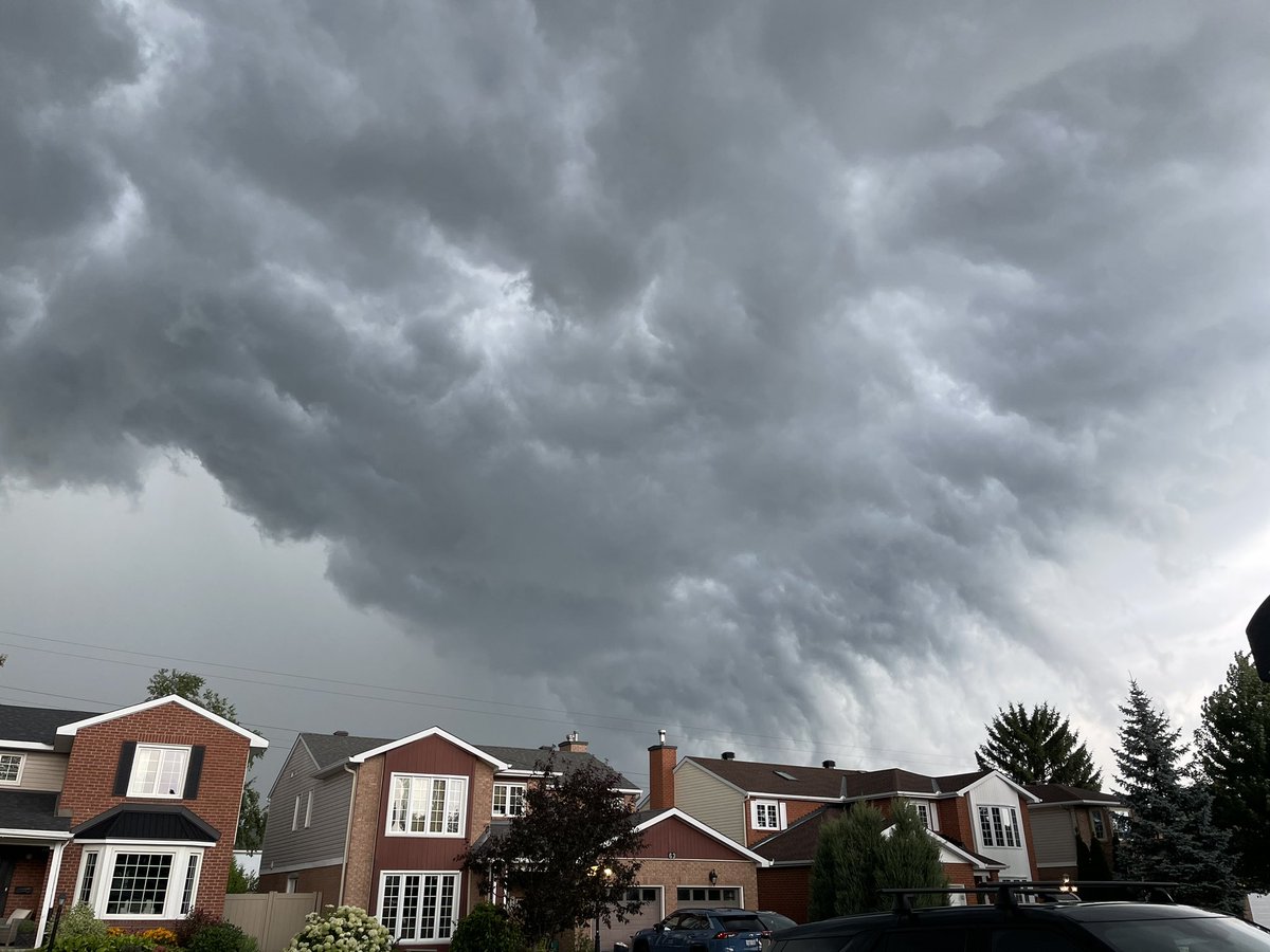 Bridlewood, kanata… skies are scary yet beautiful #ONStorm