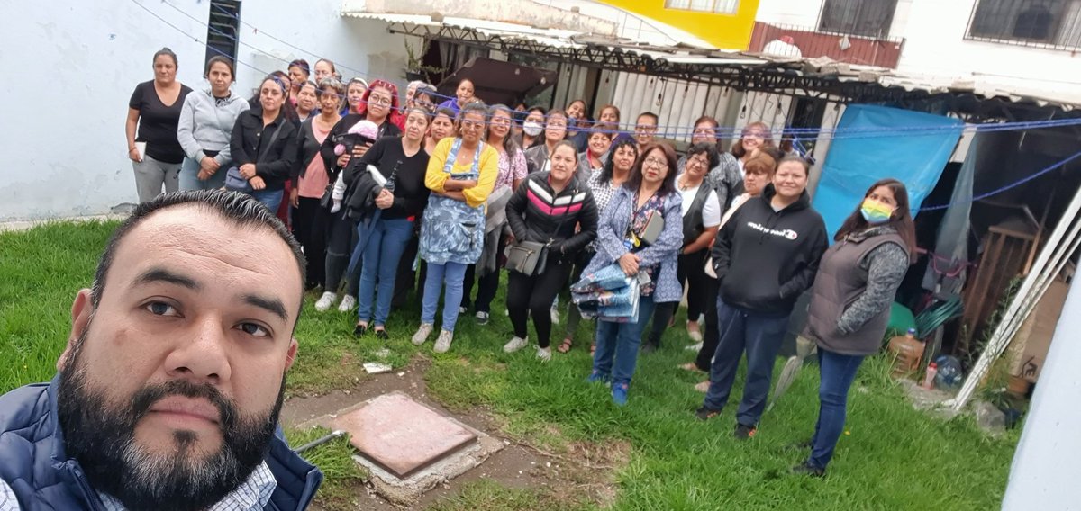 isra_p_g's tweet image. Un gran viernes sin duda alguna, hoy tuve la dicha de visitar a mis vecinas de la colonia #RioDeLuz  y de la Colonia #JardinesDeSantaClara

Platicando con nuestras amigas y  llevado el mensaje de nuestro amigo @alfredodelmazo 

#Distrito8 
#EnEquipoEsMejor