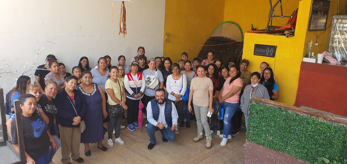 isra_p_g's tweet image. Un gran viernes sin duda alguna, hoy tuve la dicha de visitar a mis vecinas de la colonia #RioDeLuz  y de la Colonia #JardinesDeSantaClara

Platicando con nuestras amigas y  llevado el mensaje de nuestro amigo @alfredodelmazo 

#Distrito8 
#EnEquipoEsMejor