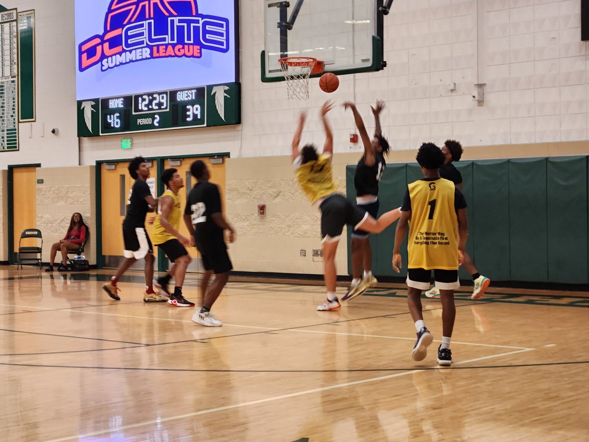 StefanWaits's tweet photo. @DCSummerLeague Waverly 49-39 over Warren Lincoln  with 11:54 left in regulation. https://t.co/CfjoUc9xHI