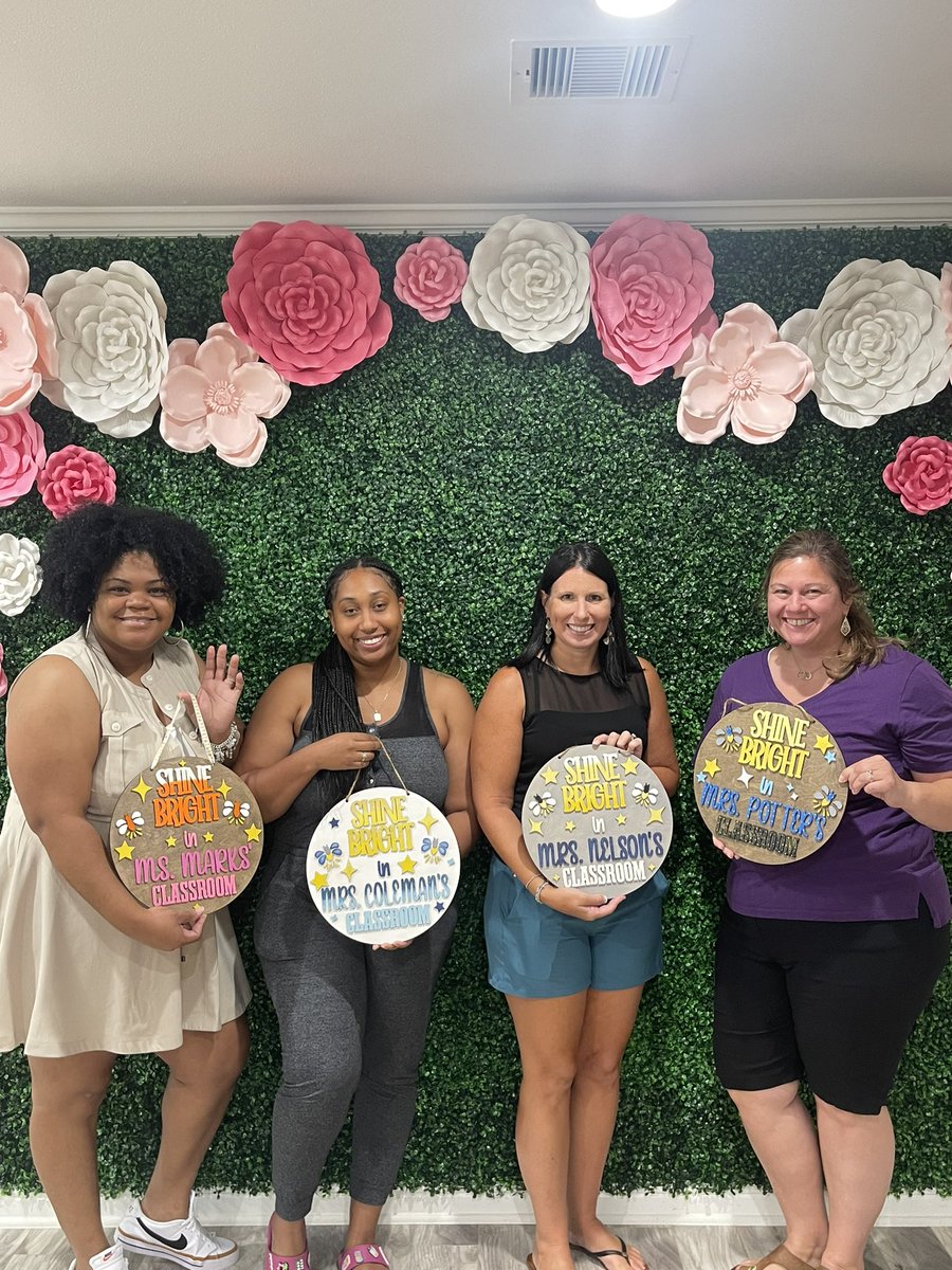 MrsColemanTeach's tweet photo. Team outing! Something to help our classrooms shine a littler brighter โจ @FE_Fireflies ๐๐ #FirstGradeFireflies https://t.co/9OXkdTyqrC