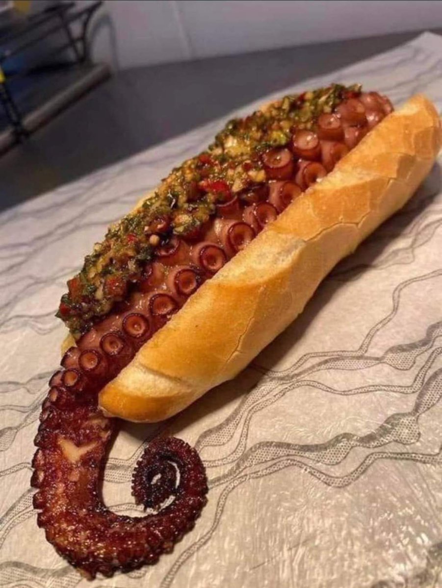 MadScientistFF's tweet photo. Your best friends life is on the line and all you have to do is eat this entire sub to save them, is your friend surviving? https://t.co/0aeWvYWGpm
