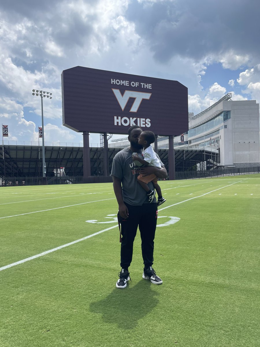 BossManCalc's tweet photo. Neo was the first 2 year old to be offered in history!!!  #Hokies https://t.co/J26YlEC8XY