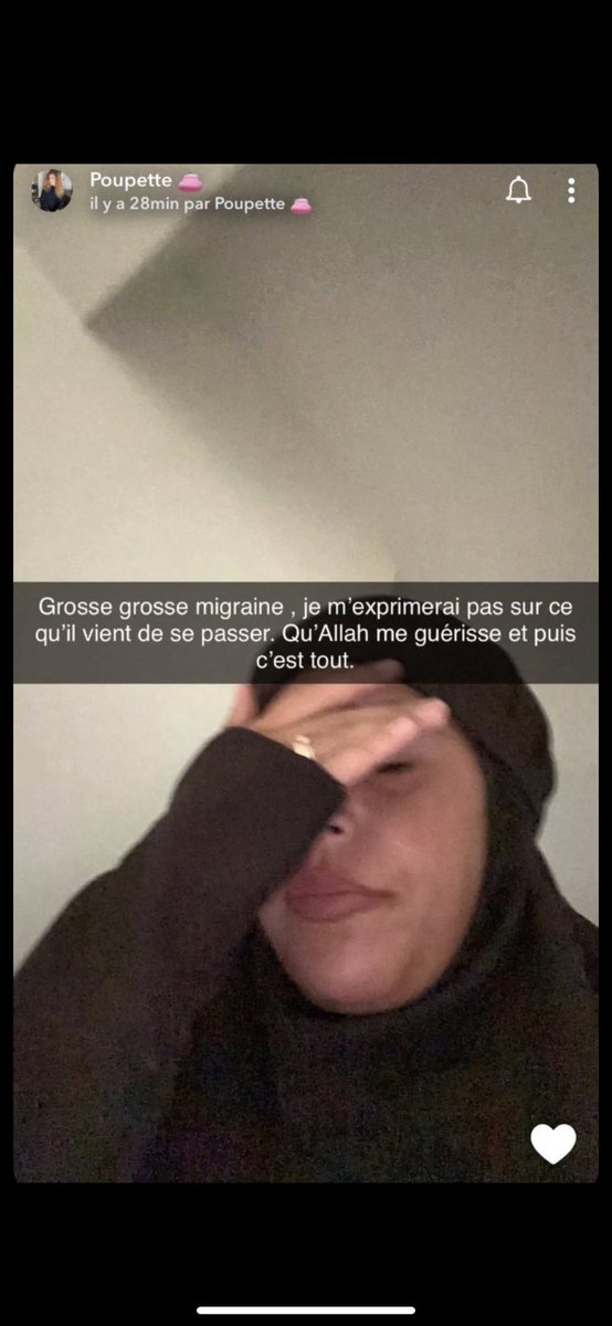 Meeeelollllllll's tweet photo. #poupettekenza Elle se rappelle d’Allah que quand elle va mal🤦🏽‍♀️ https://t.co/JETaqXB8HQ